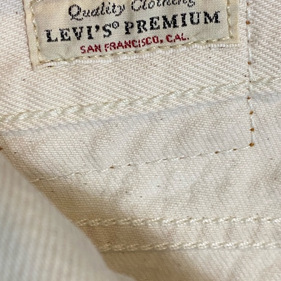 EUC LEVIS WEDGIE JEANS. FACTORY FREYED LEG HEM.SIZE 29. OFF WHITE COLORED - Picture 11 of 16